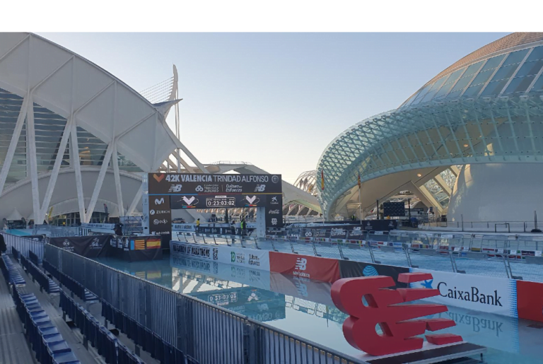 Heino loopt de marathon van Valencia. Weer een loper van loopgroep Fun4Run van VITTR