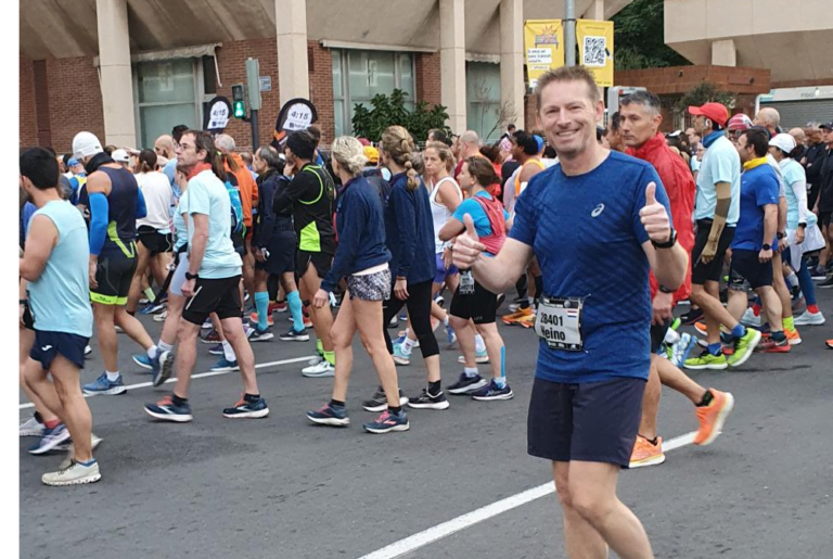 Heino loopt de marathon van Valencia. Weer een loper van loopgroep Fun4Run van VITTR
