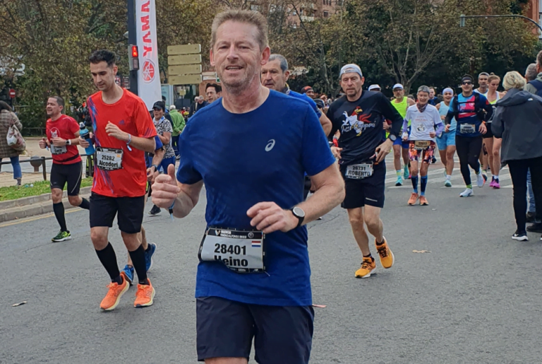 Heino loopt de marathon van Valencia. Weer een loper van loopgroep Fun4Run van VITTR