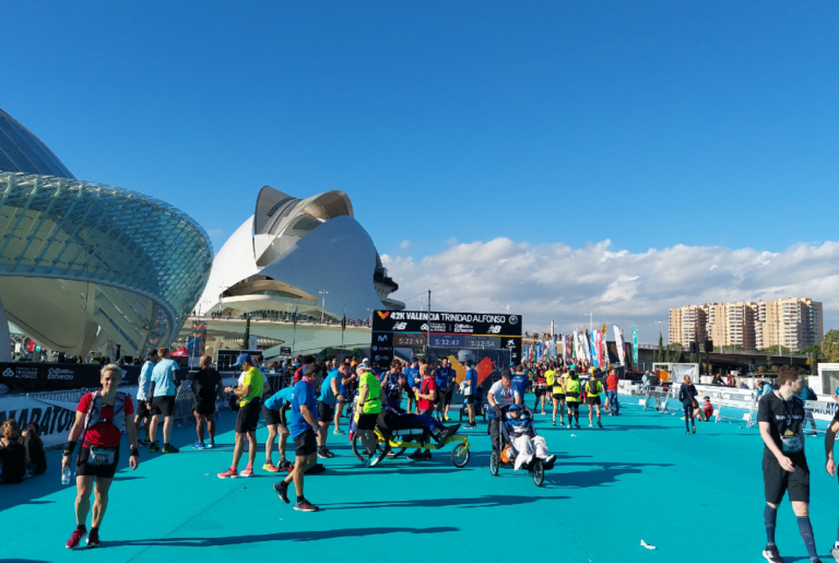 Heino loopt de marathon van Valencia. Weer een loper van loopgroep Fun4Run van VITTR